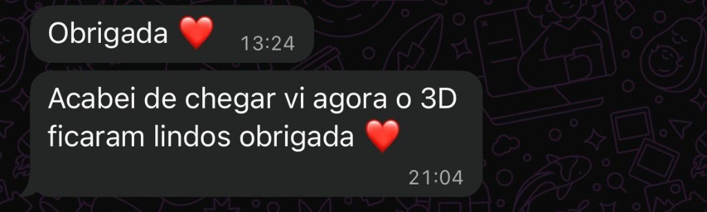 Depoimento do cliente — Cliente satisfeito com presente personalizado